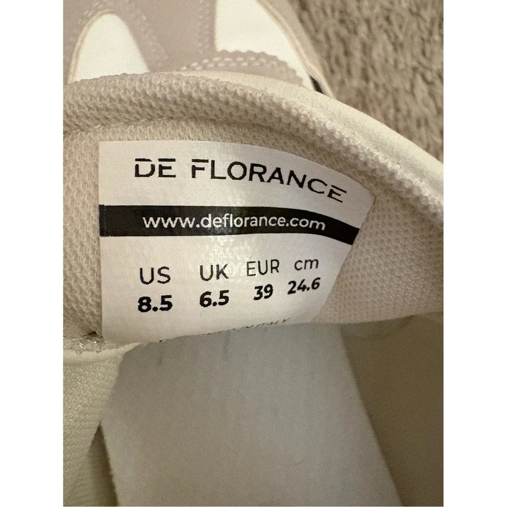 De Florence Casual Lace-Up Sneakers in Beige and‎ Black